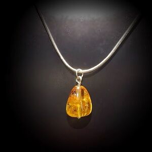 Stylish Citrine Gemstone Pendant Necklace!